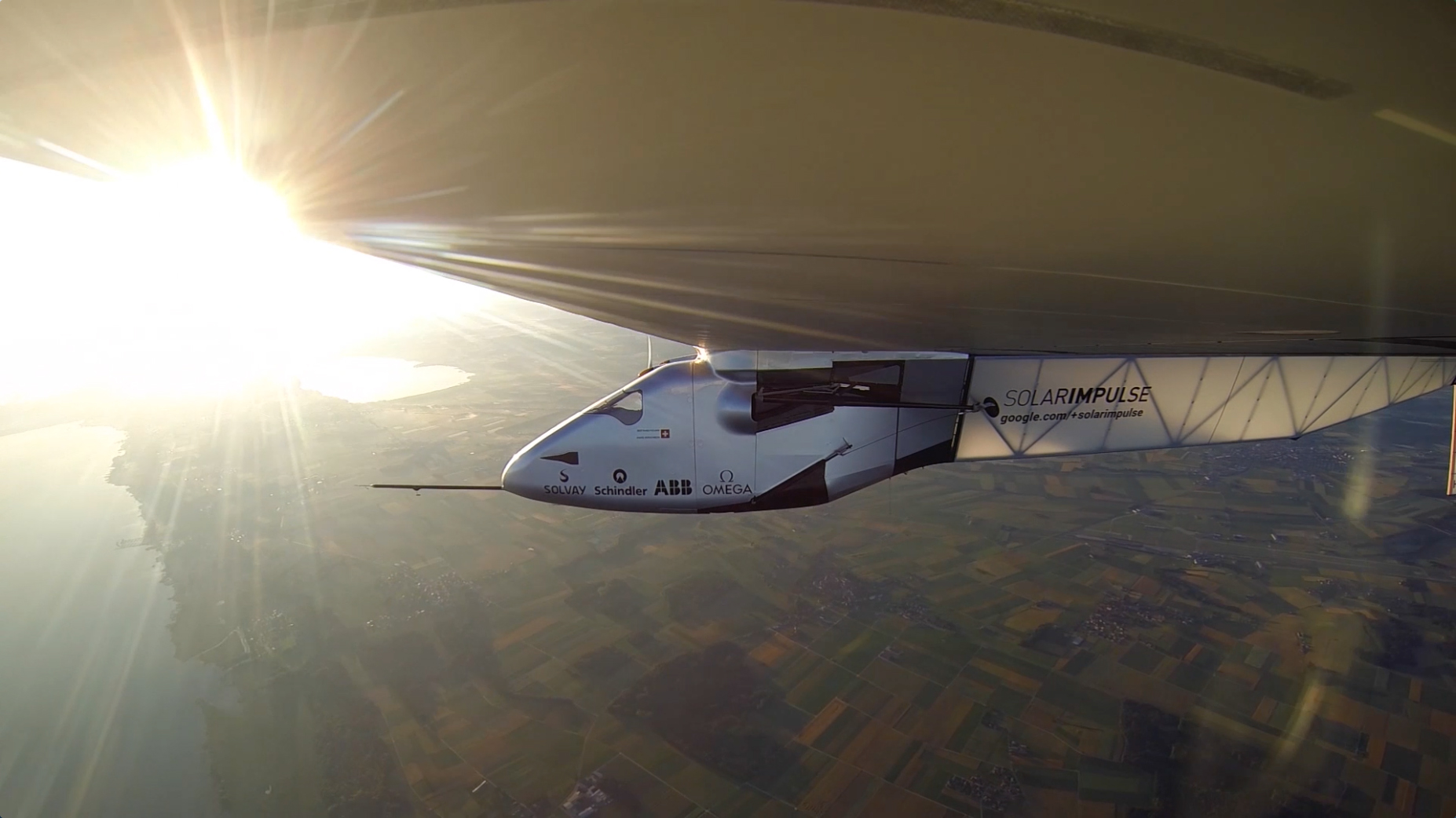 Solar-powered Plane